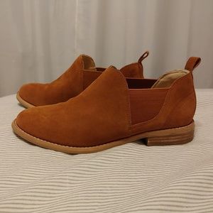 Clark's mini Chelsea boots